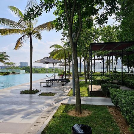 Retreat At Cybersquare Apartment Cyberjaya Bagian luar foto
