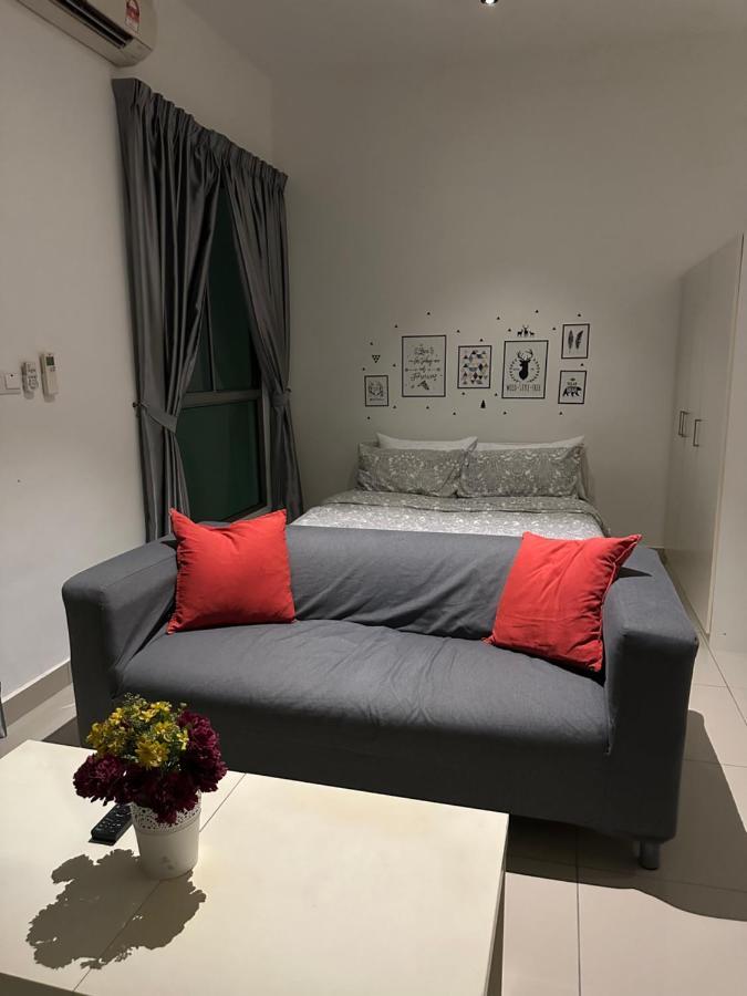 Retreat At Cybersquare Apartment Cyberjaya Bagian luar foto