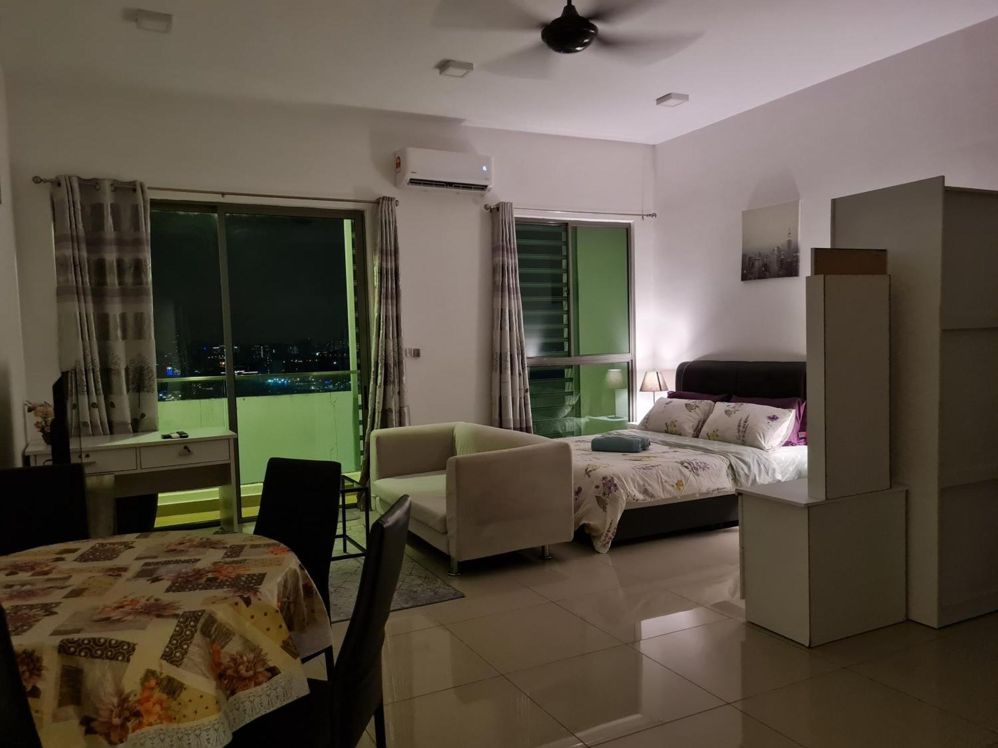 Retreat At Cybersquare Apartment Cyberjaya Bagian luar foto