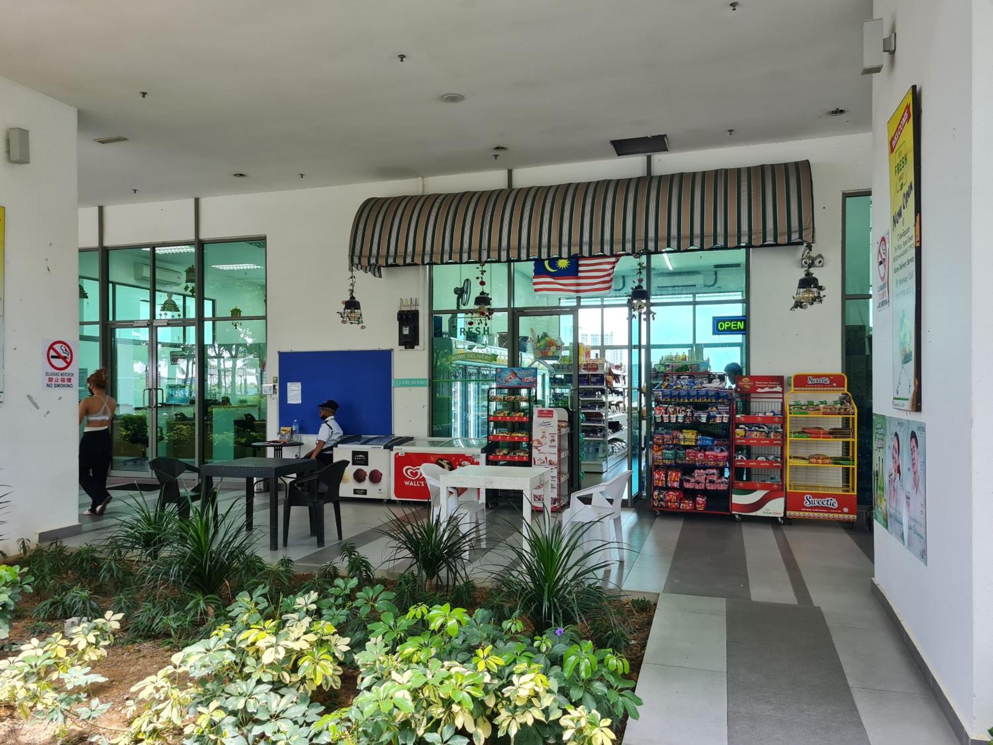 Retreat At Cybersquare Apartment Cyberjaya Bagian luar foto