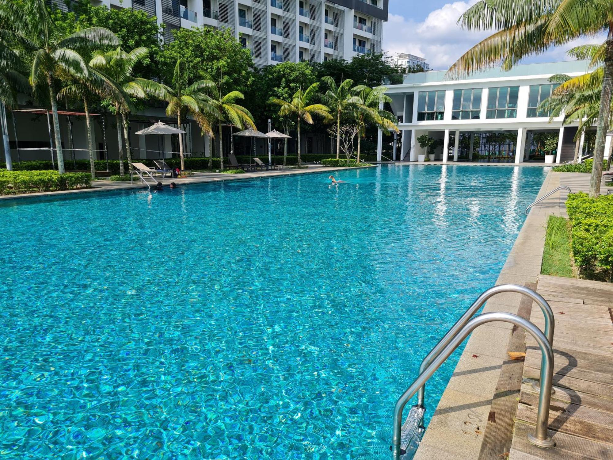 Retreat At Cybersquare Apartment Cyberjaya Bagian luar foto